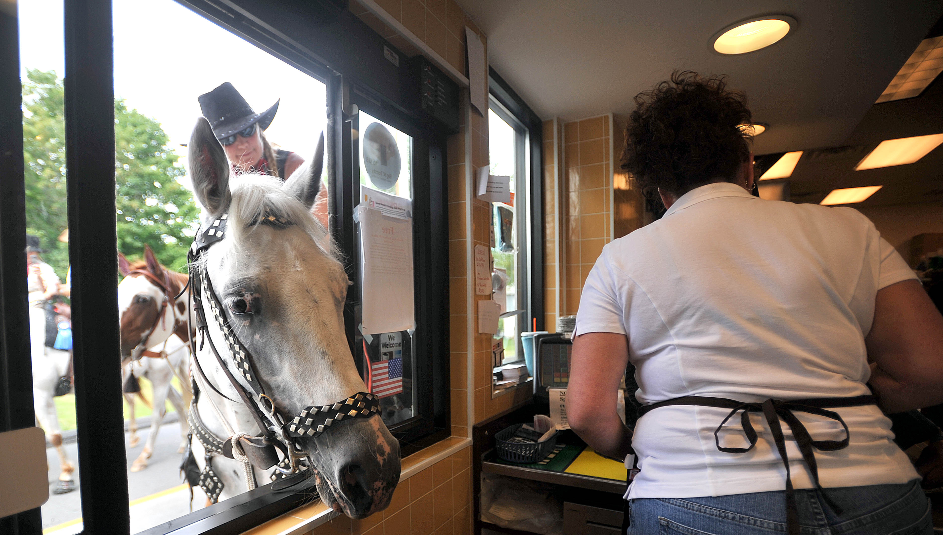 25 Pictures of People Riding Their Horses Through the Drivethru
