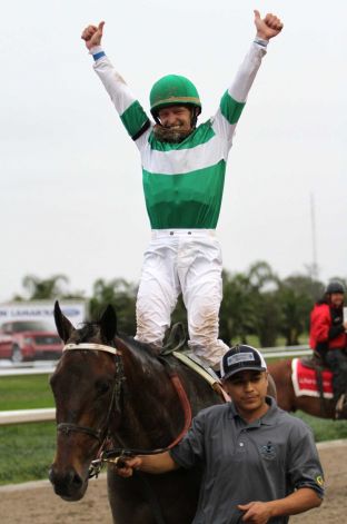 11 Really, Really Happy Jockeys | HORSE NATION