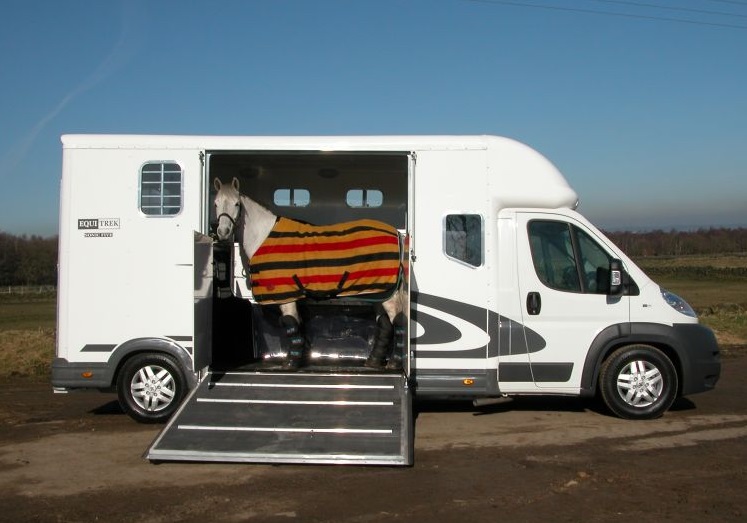 Aren't English-style Horseboxes More Popular in the States? | HORSE NATION