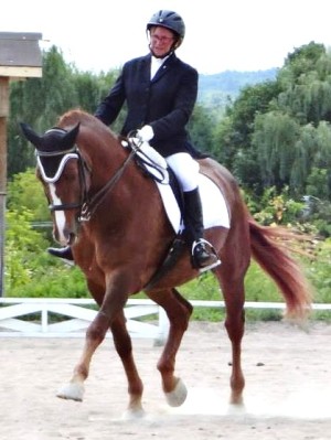 Back on Track ‘Horse Therapy’: Louise & Muddy Buddy | HORSE NATION