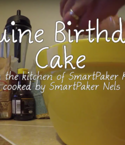 SmartPak Monday Morning Feed: Birthday Cake!